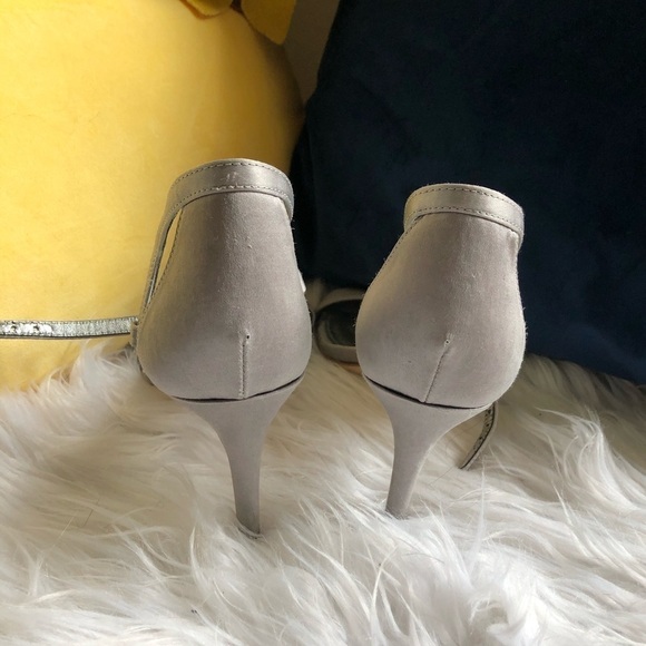 Michael Kors Silver Heels - Picture 3 of 5